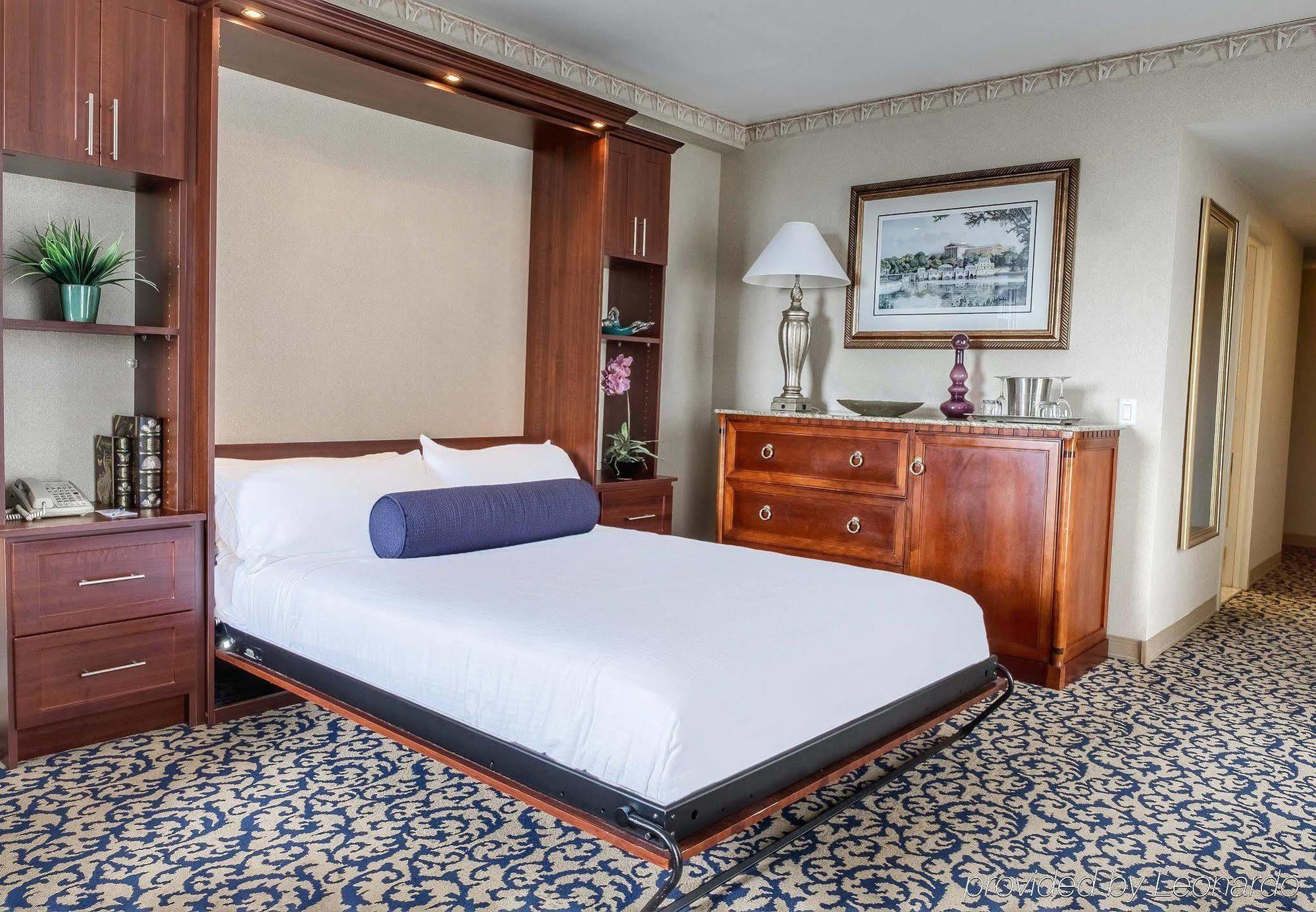 Renaissance Downtown Hotel 4*